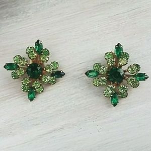 vintage emerald tone clip on earrings